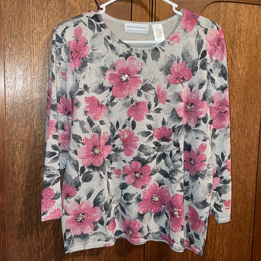 Large(Petite) Shimmery floral stoned ladies top